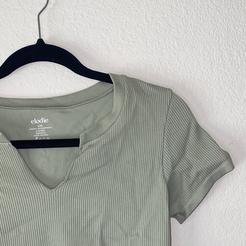 🪼Sage green elodie ribbed baby tee!